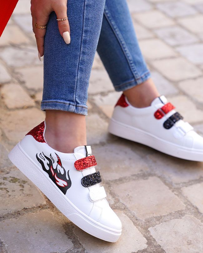 Sneakers Blanches Design Flamme avec Velcro Pailleté Rouge et Noir - Casualmode.fr