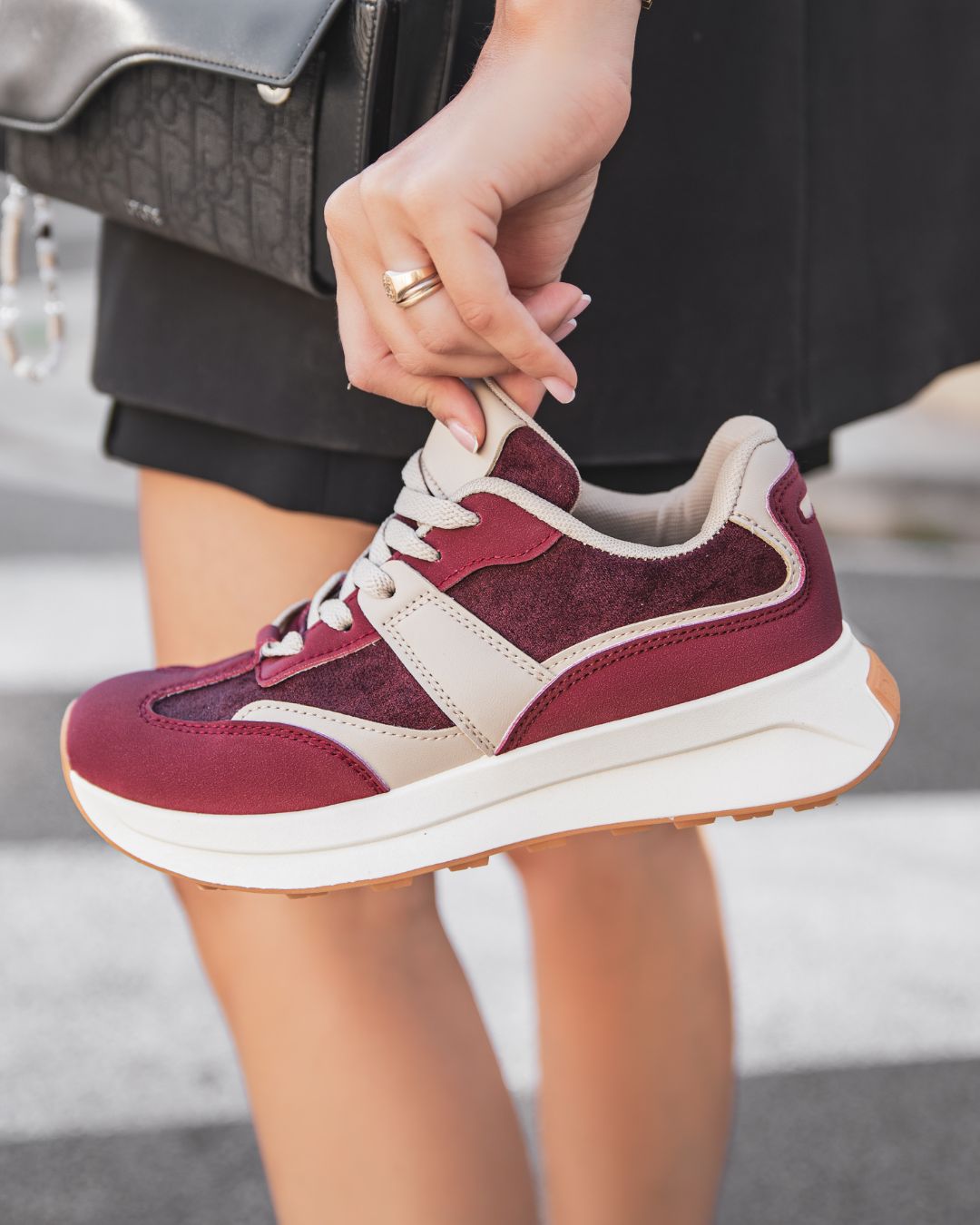 Basket femme bordeaux et beige a lacets Marion