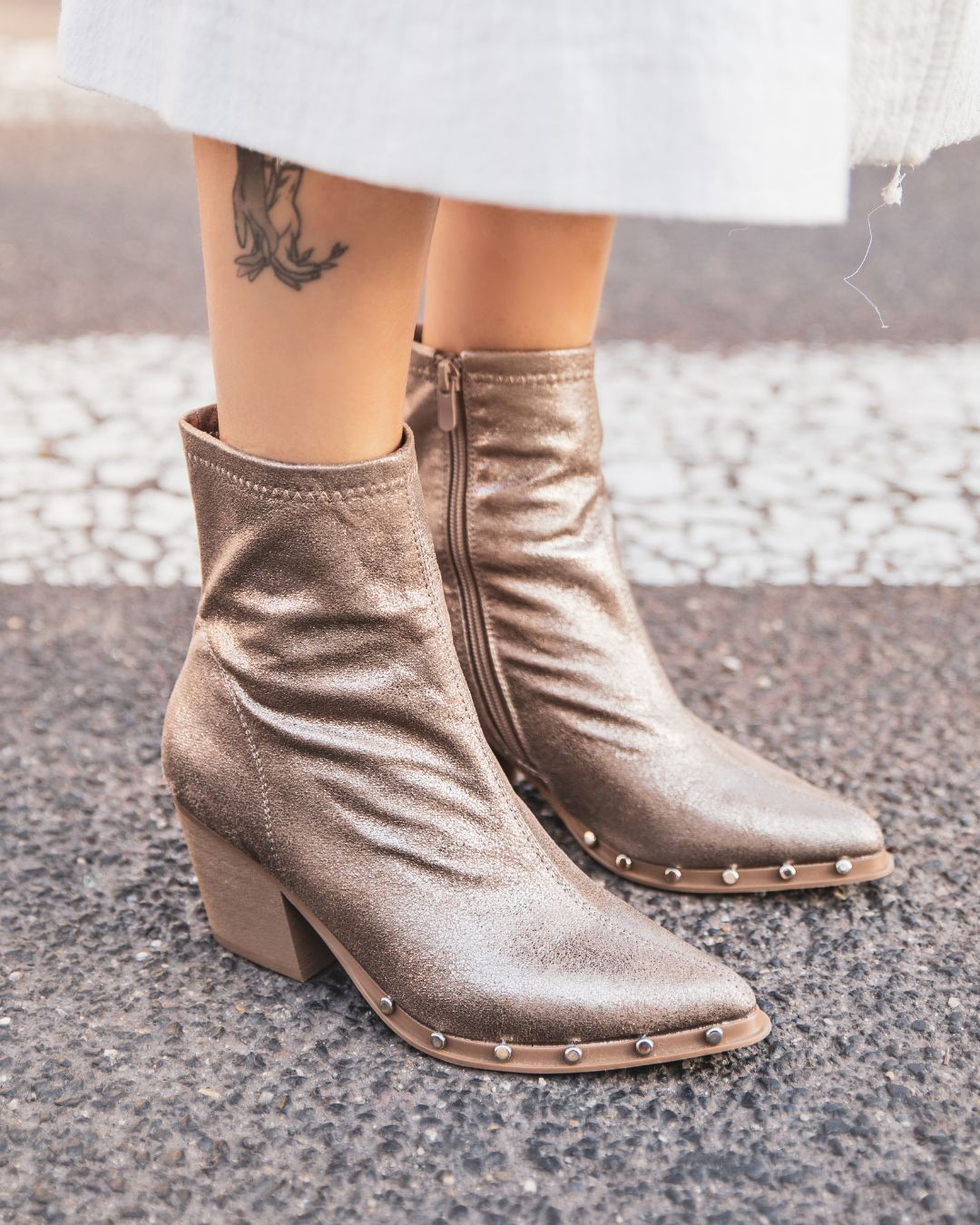 Bottines femme taupe à talon avec clous - Jamie - Casualmode.fr