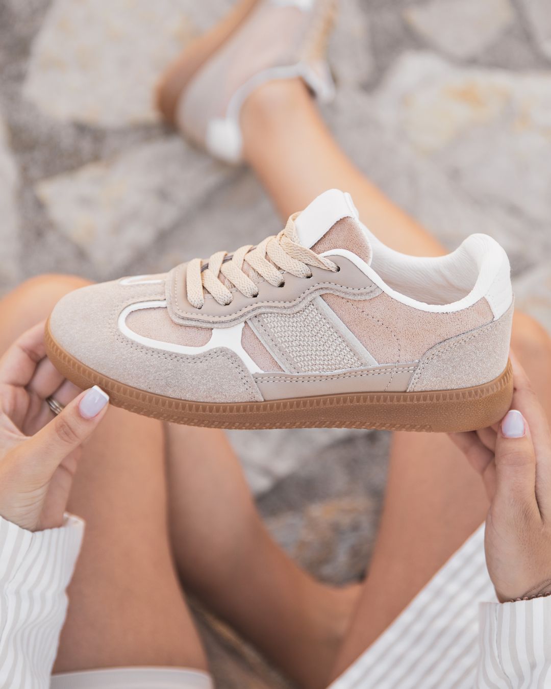 Basket femme beige a lacets Alessandra