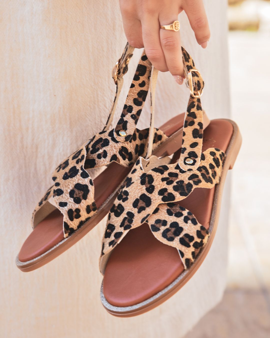 Sandale plate en CUIR léopard pour femme - MJNP86 - Casualmode.fr